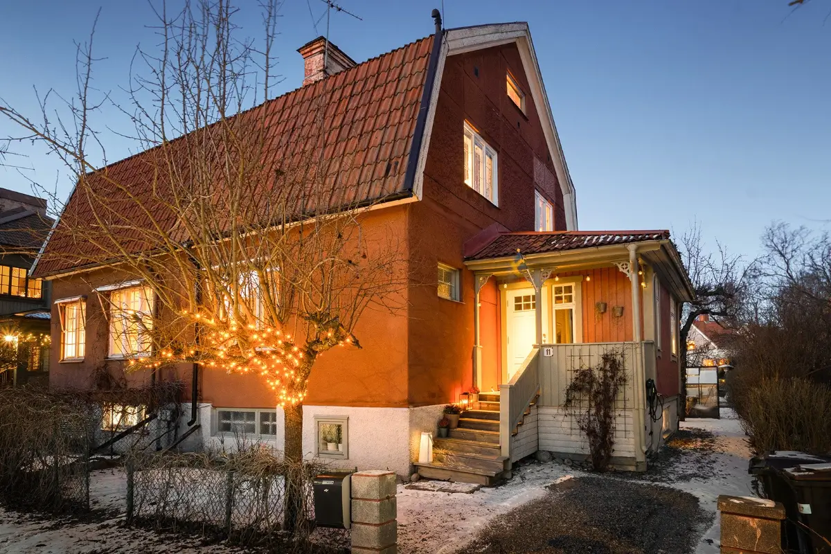 Hus med tegeltak